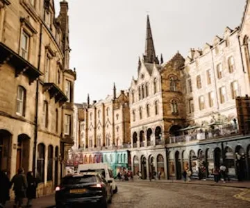 Edinburgh Castle & Holyrood Palace: Guided Tour